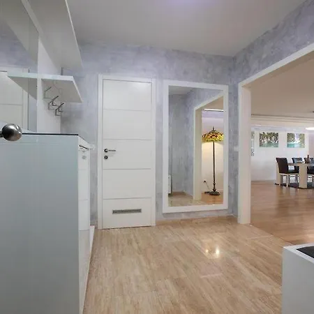 Apartment Larissa On The Makarska
