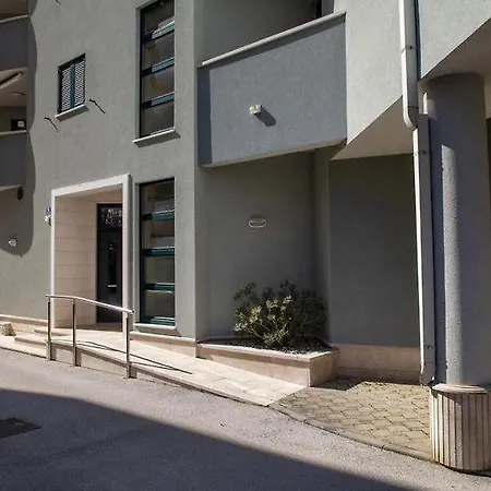 Apartment Larissa On The Makarska