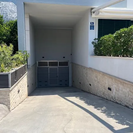 Apartment Larissa On The Makarska